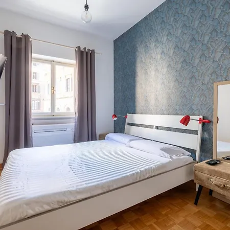 아파트 Charming With View In The Heart Of 로마